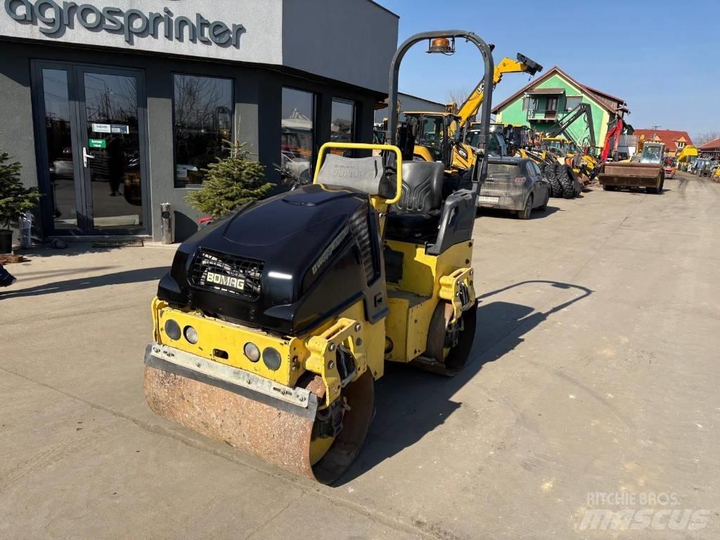 Bomag BW 100 AD-5 مداحل ثنائية الاسطوانة
