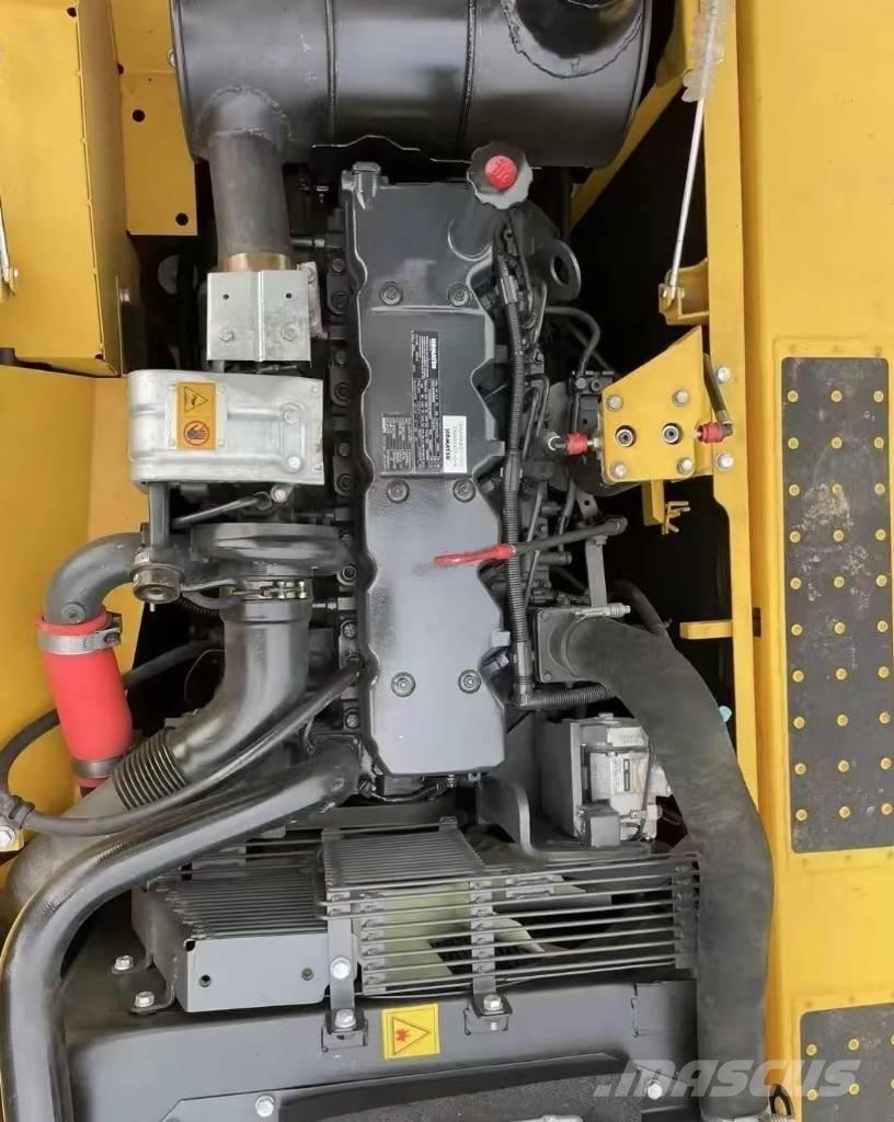 Komatsu PC 240 حفارات زحافة