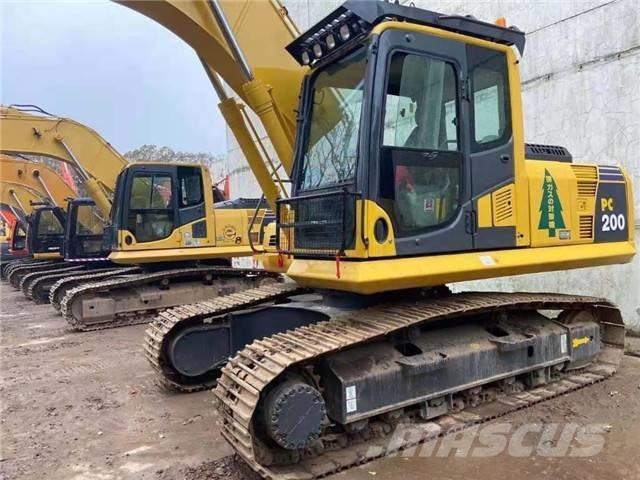 Komatsu PC 200 حفارات زحافة