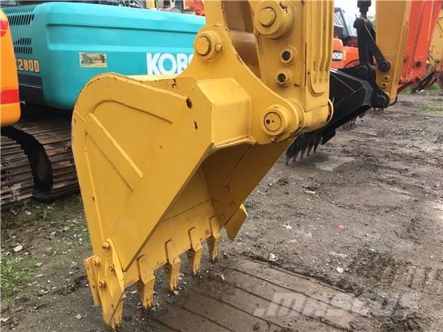 Komatsu PC 200 حفارات زحافة