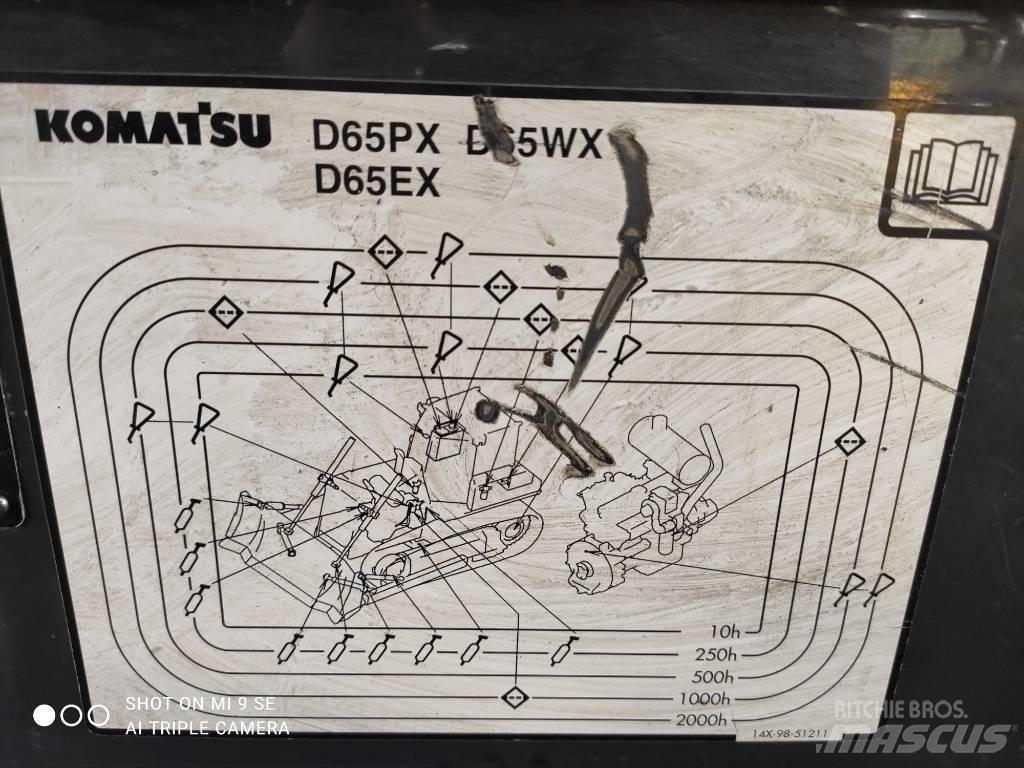 Komatsu D65PX-16 بلدوزرات مجنزرة