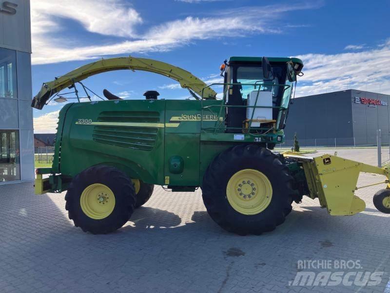 John Deere 7300 علافات ذاتية الدفع