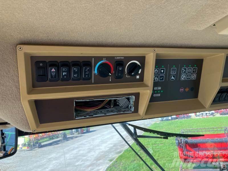 John Deere 7300 علافات ذاتية الدفع