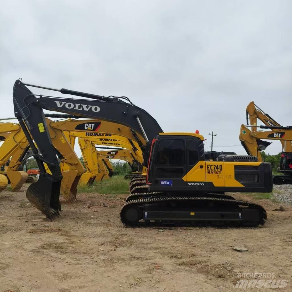 Volvo EC 240 حفارات زحافة