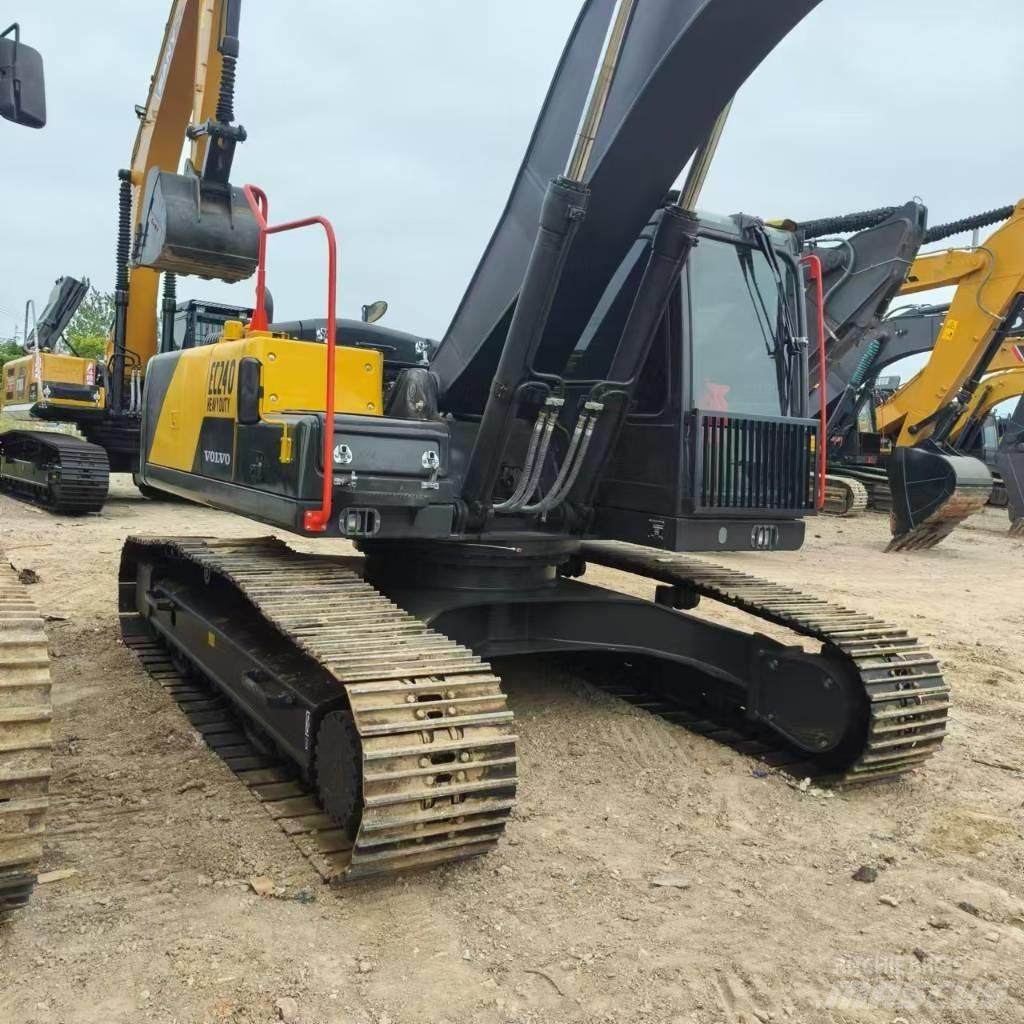 Volvo EC 240 حفارات زحافة