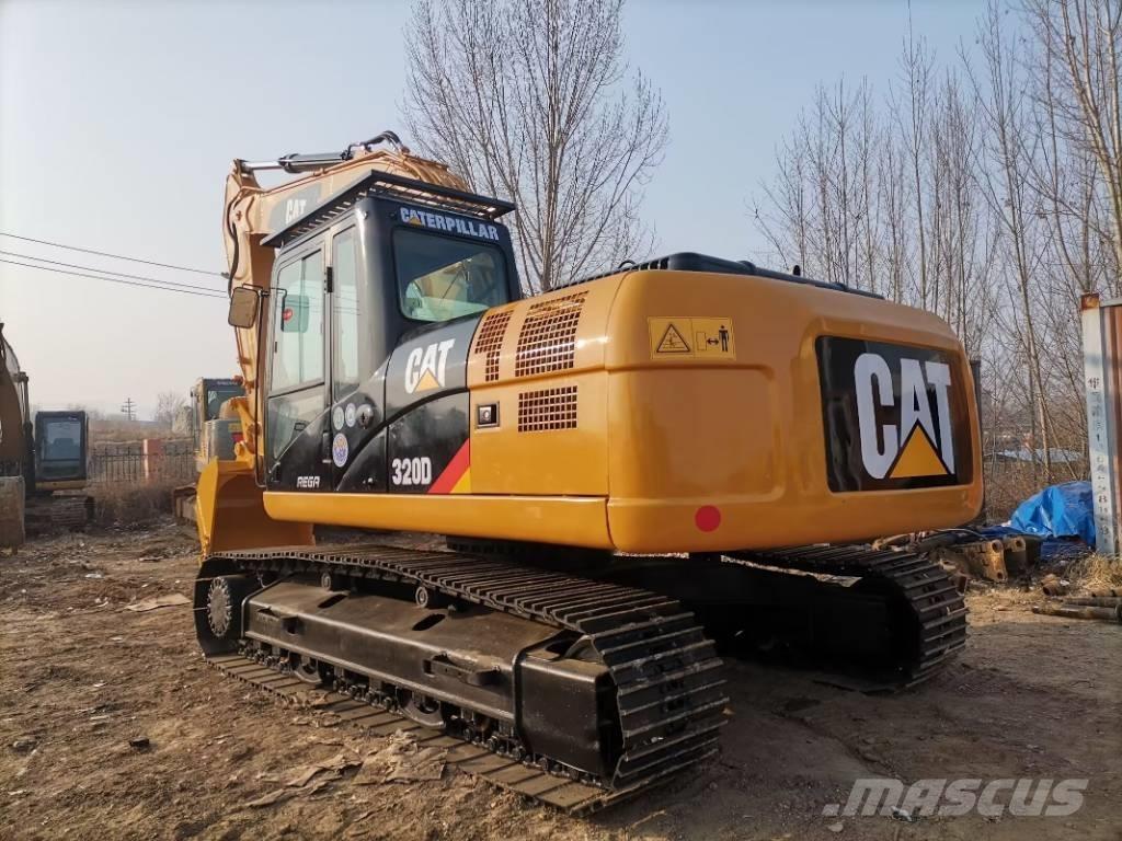 CAT 320 D حفارات زحافة