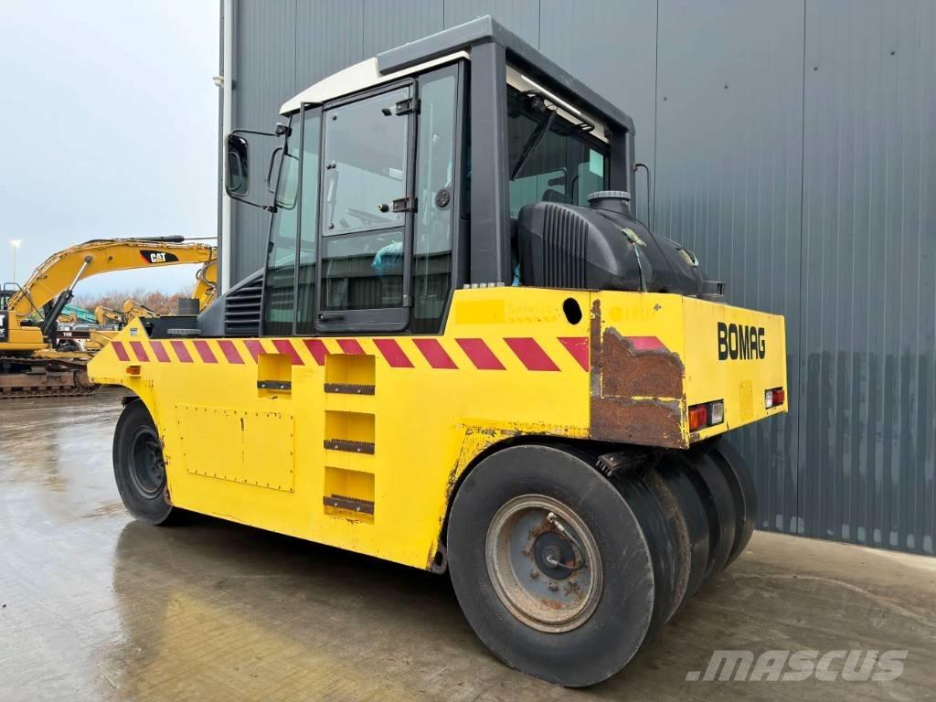 Bomag BW24R مداحل ذات إطارات هوائية