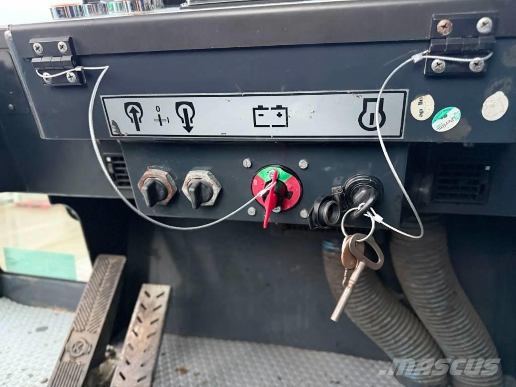 Bomag BW24R مداحل ذات إطارات هوائية