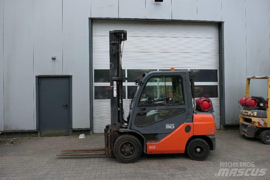 Toyota 02-8 FGF 30 شاحنات LPG