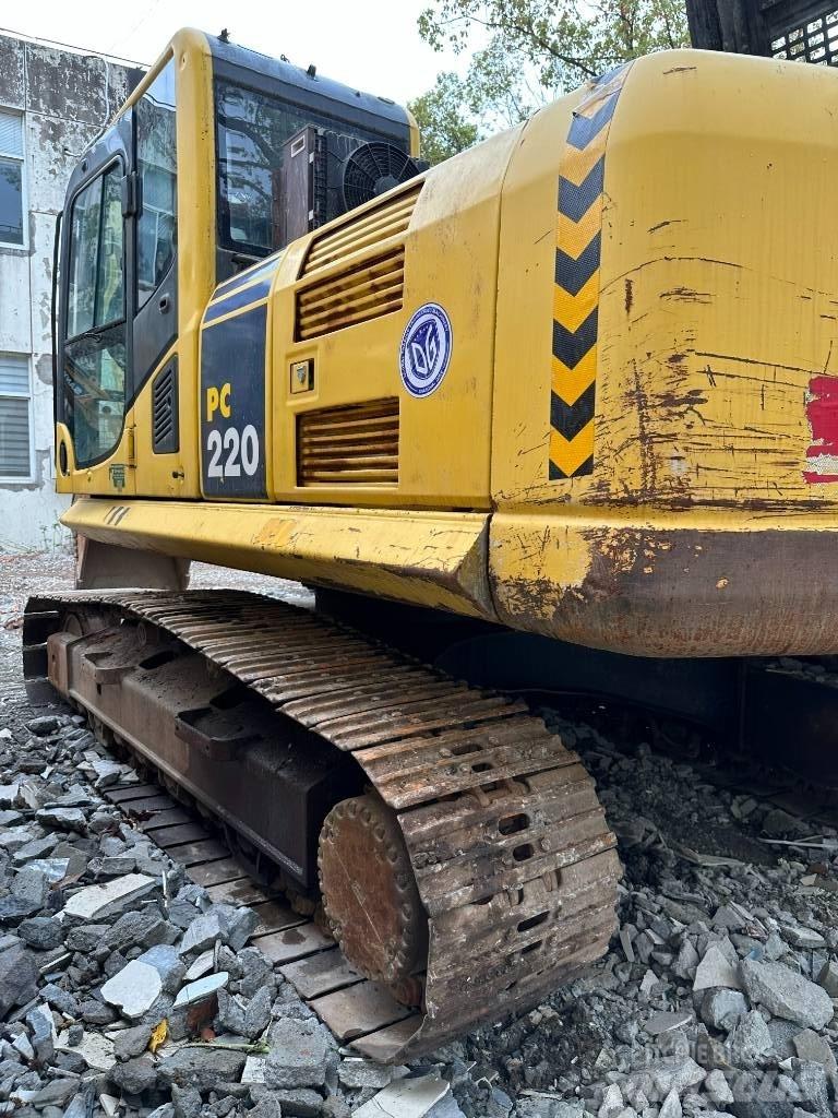 Komatsu PC220-8MO حفارات زحافة