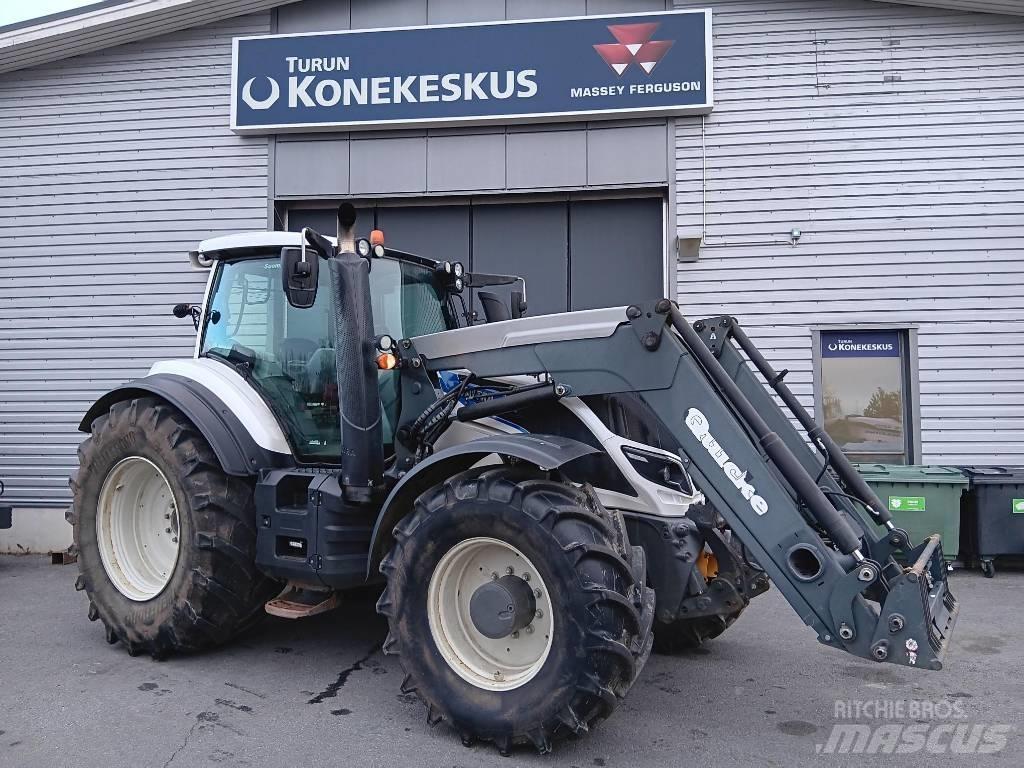 Valtra T 214 D الجرارات