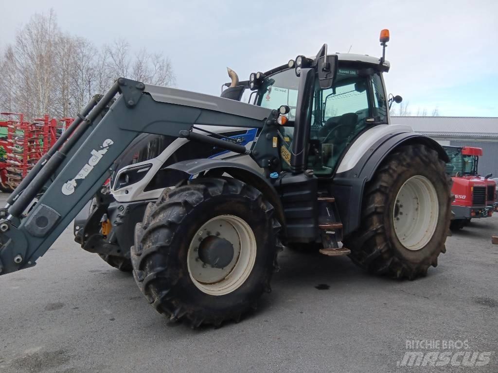 Valtra T 214 D الجرارات