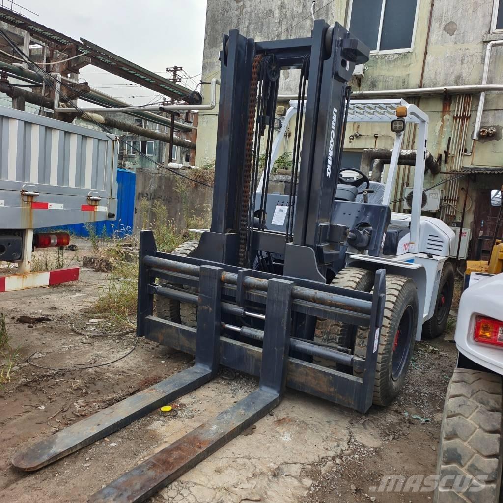 TCM FD 100 شاحنات الديزل