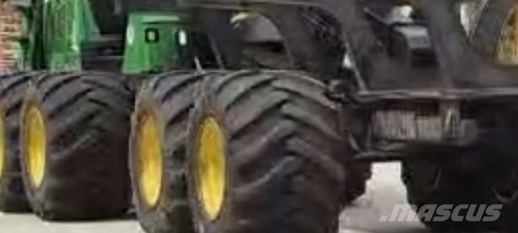 John Deere 1110 E شاحنات