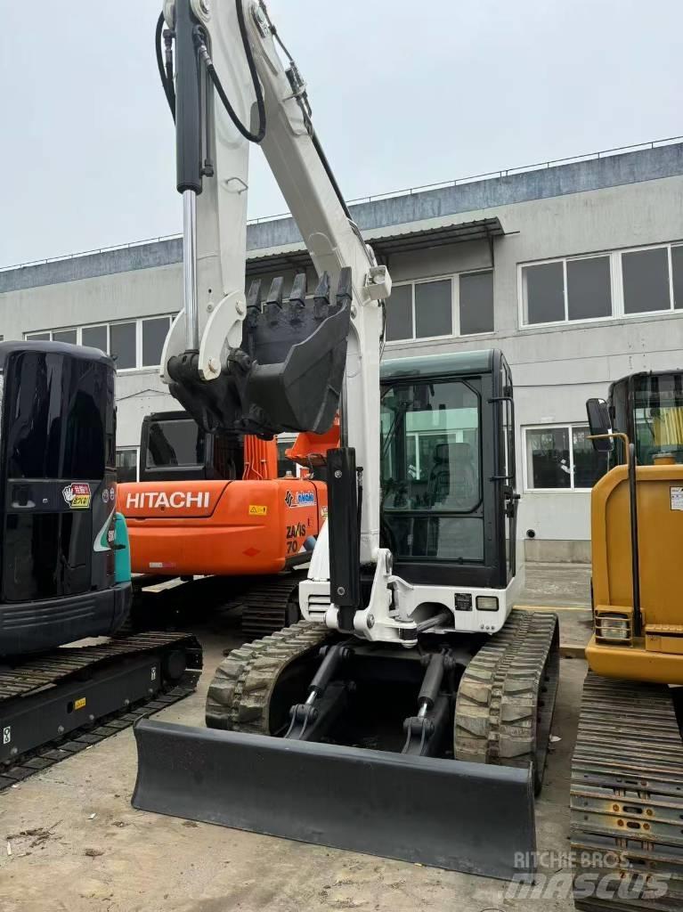 Bobcat 337 حفارات زحافة