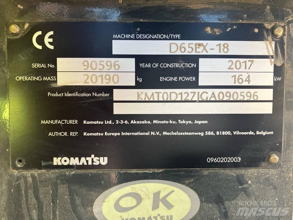 Komatsu D65 EX-18 بلدوزرات مجنزرة
