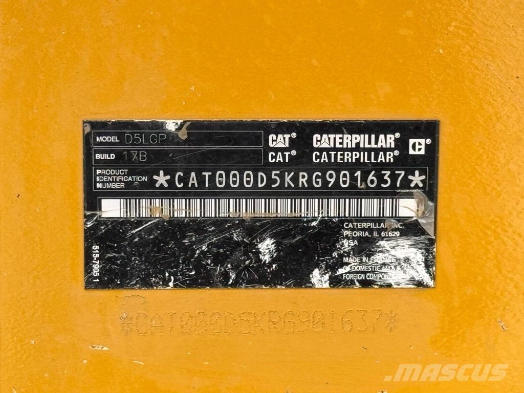 CAT D 5 LGP بلدوزرات مجنزرة