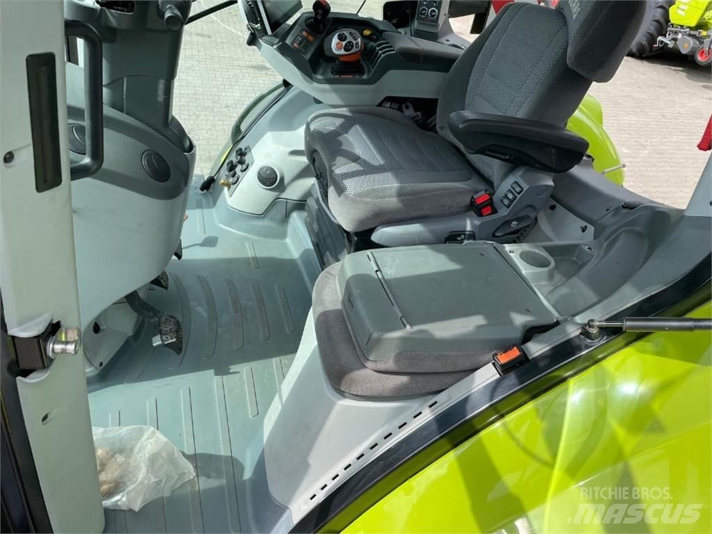 CLAAS Axion 810 CM الجرارات