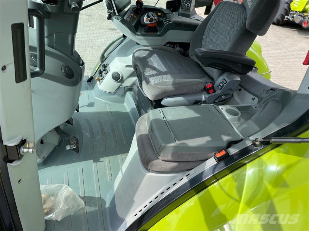CLAAS Axion 810 CM الجرارات