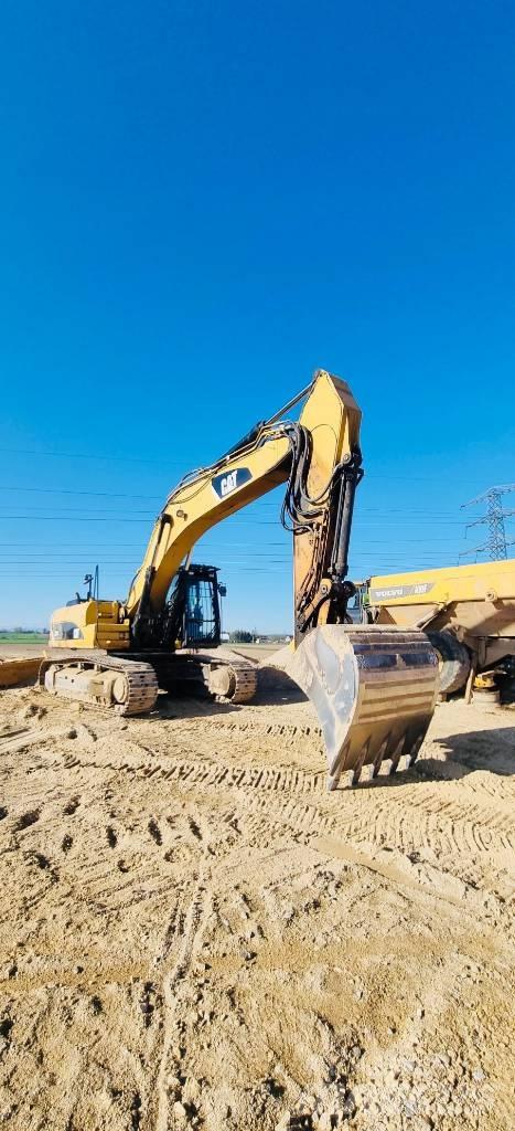 CAT 336 D حفارات زحافة