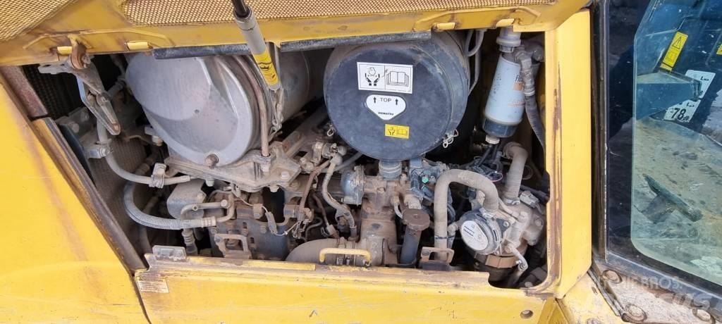 Komatsu D 65 PX-17 بلدوزرات مجنزرة