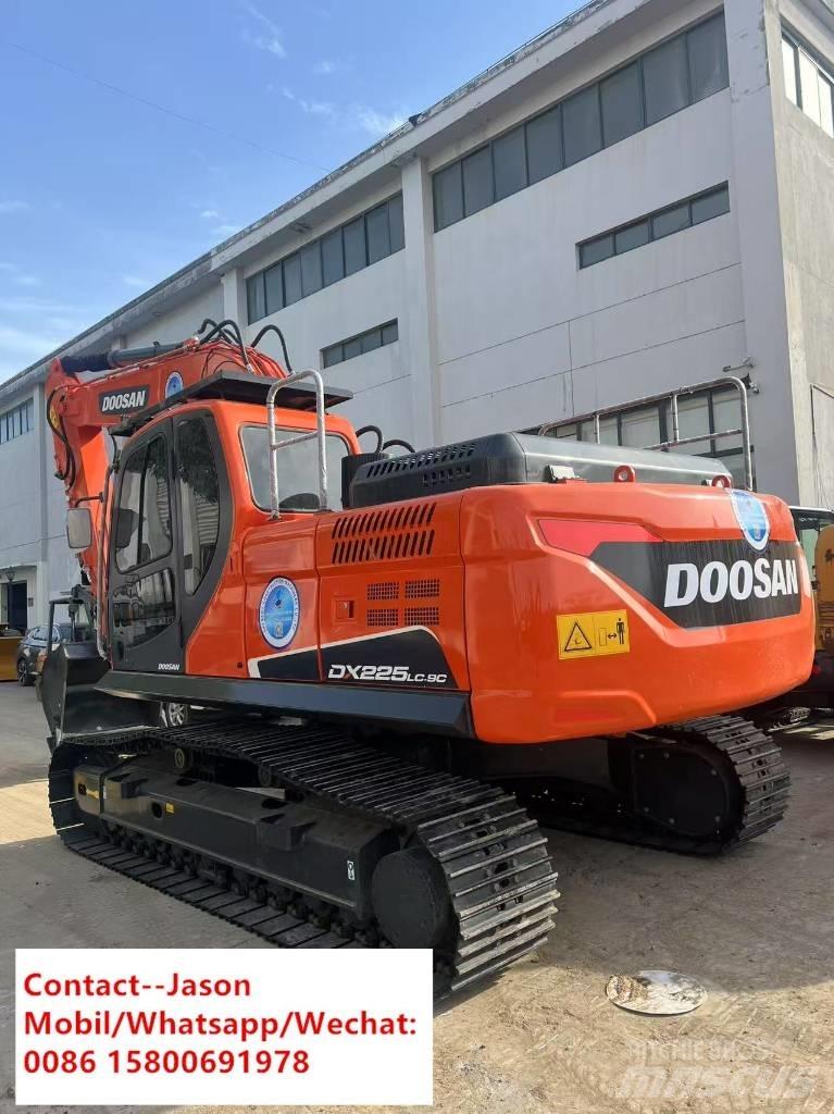 Doosan DX 225 LC حفارات زحافة