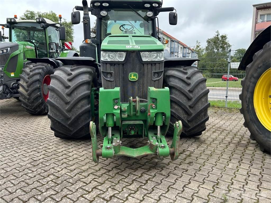 John Deere 8335R الجرارات