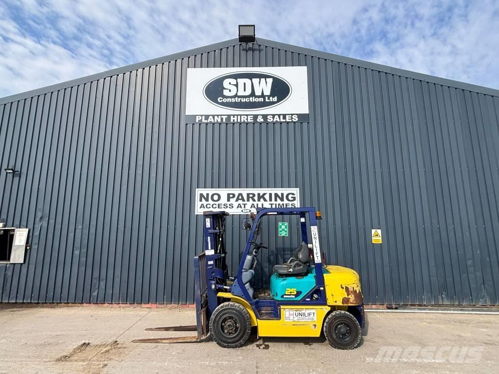 Komatsu FD 25 Diesel شاحنات الديزل