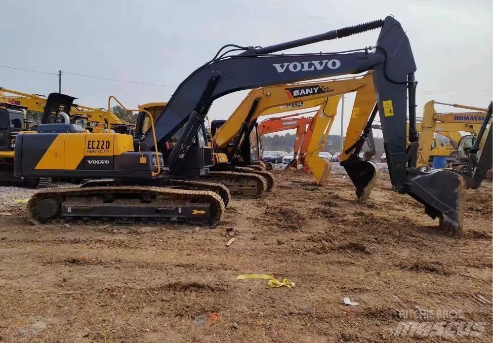 Volvo EC 220 حفارات زحافة