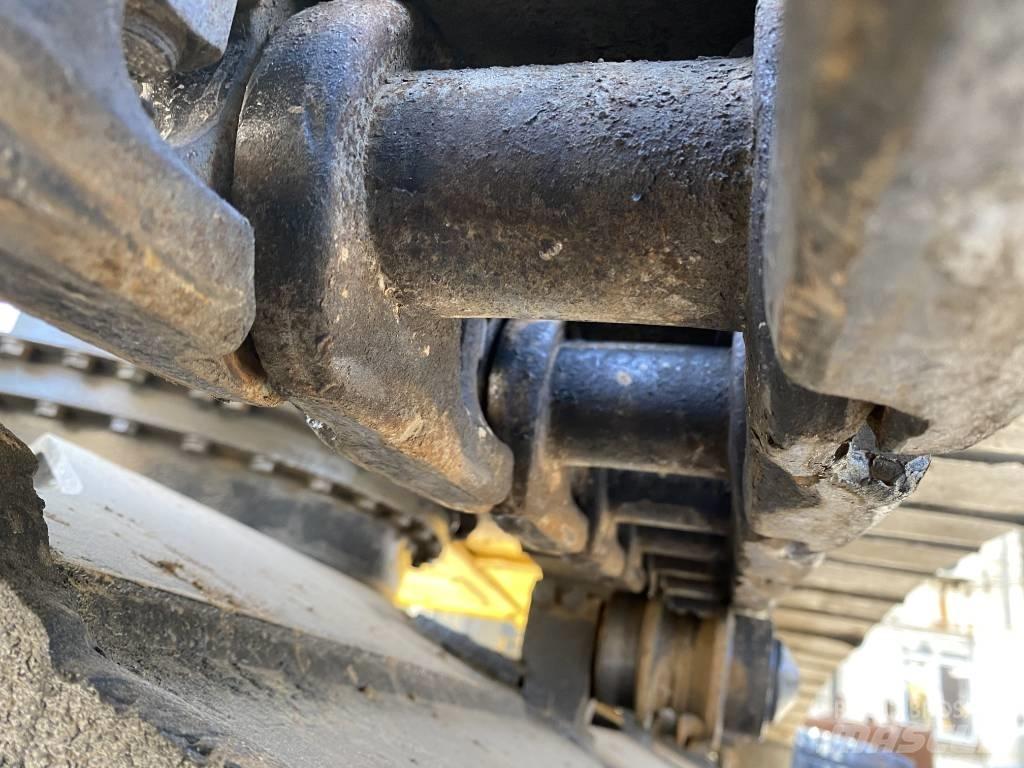 Komatsu PC200 حفارات زحافة