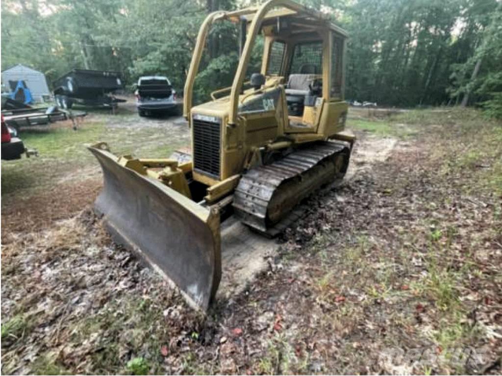 CAT D 5 G بلدوزرات مجنزرة