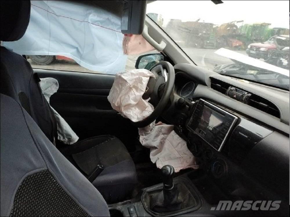 Toyota Hilux 5 شاحنات خفيفة/مفصلية الجوانب