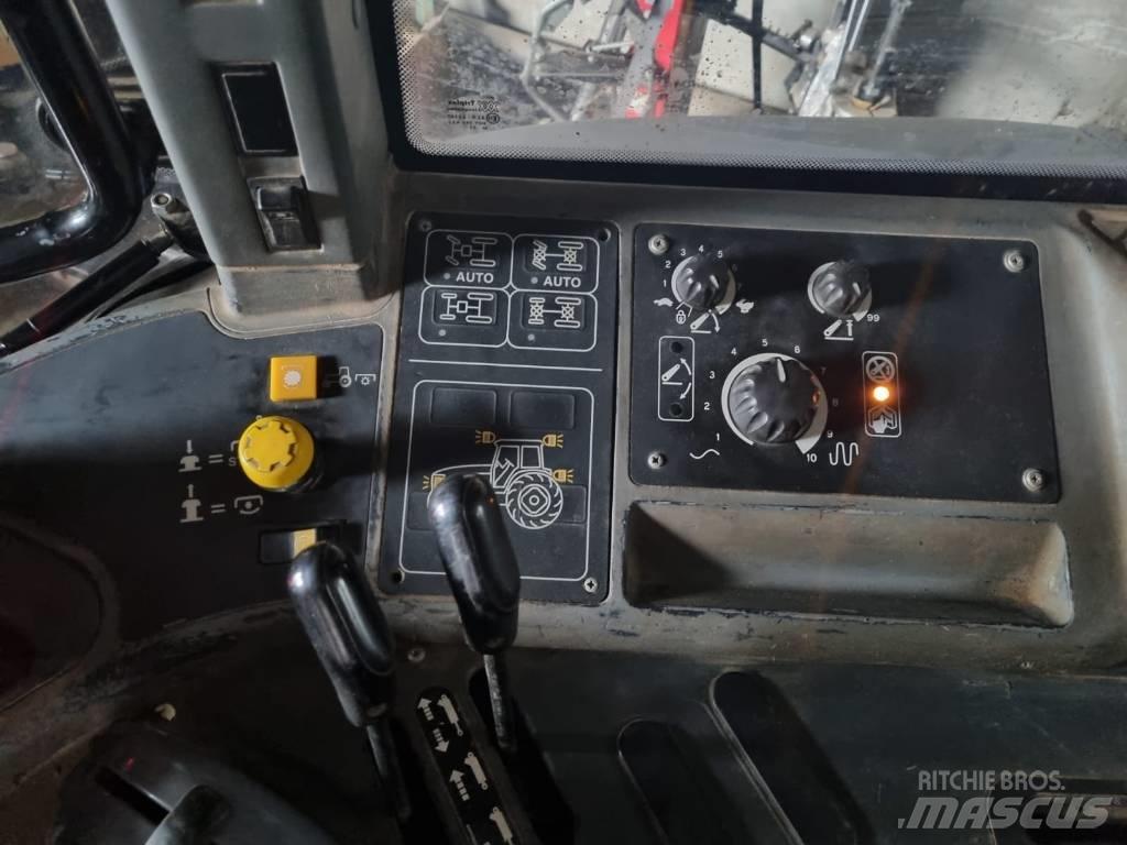 New Holland TM 155 الجرارات