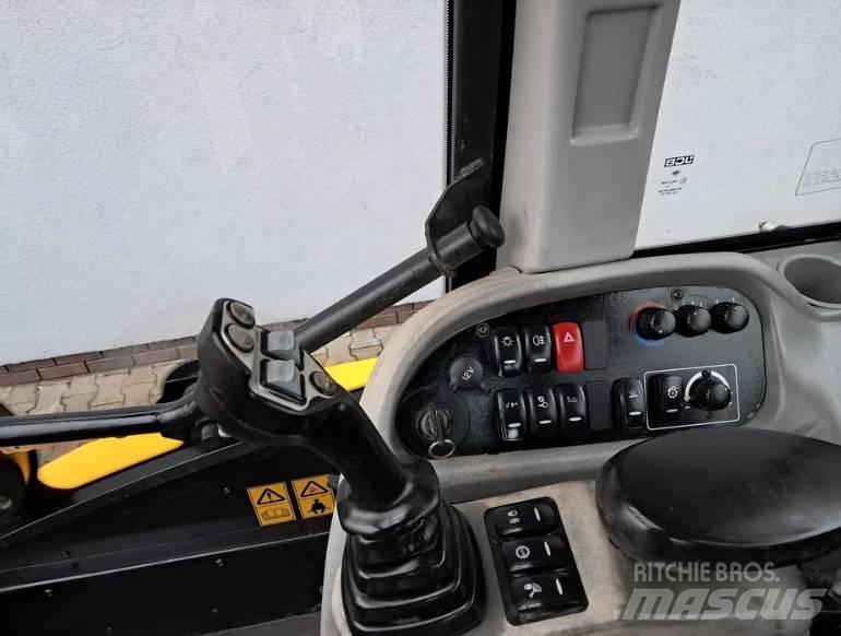 JCB TM 320 S معدات مناولة لأغراض الزراعة