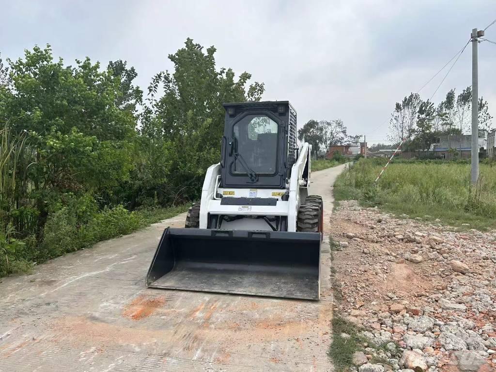 Bobcat S 160 لوادر انزلاقية التوجيه