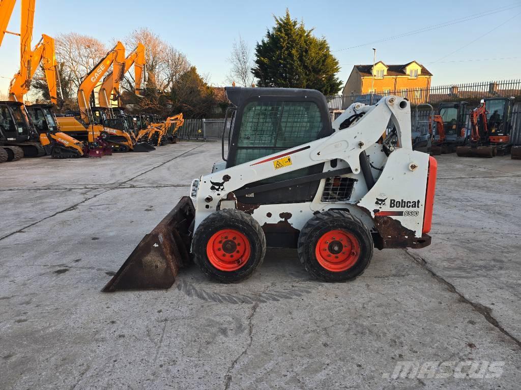 Bobcat S 590 لوادر انزلاقية التوجيه