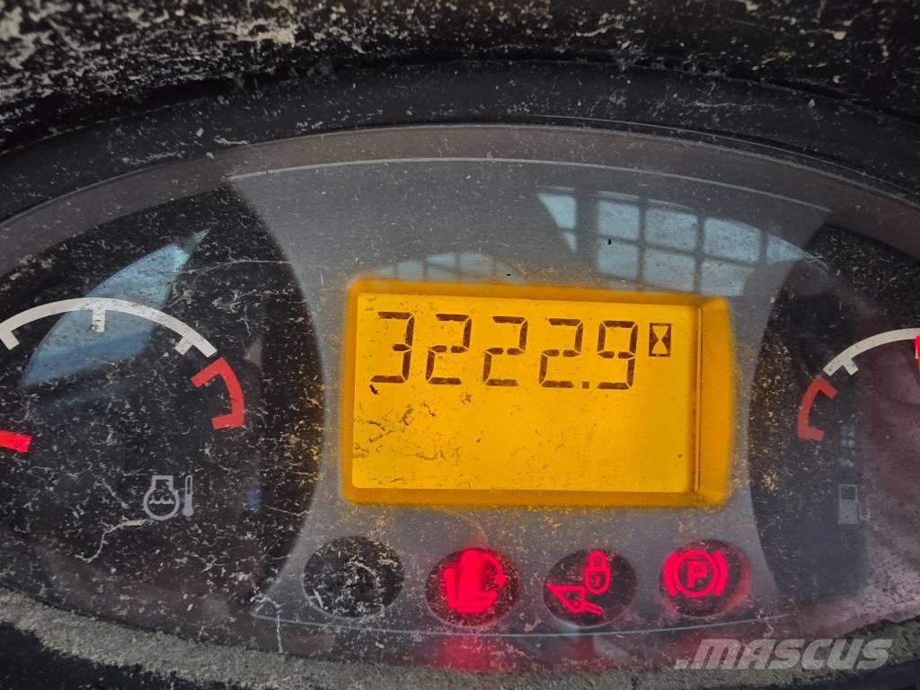 Bobcat S 590 لوادر انزلاقية التوجيه