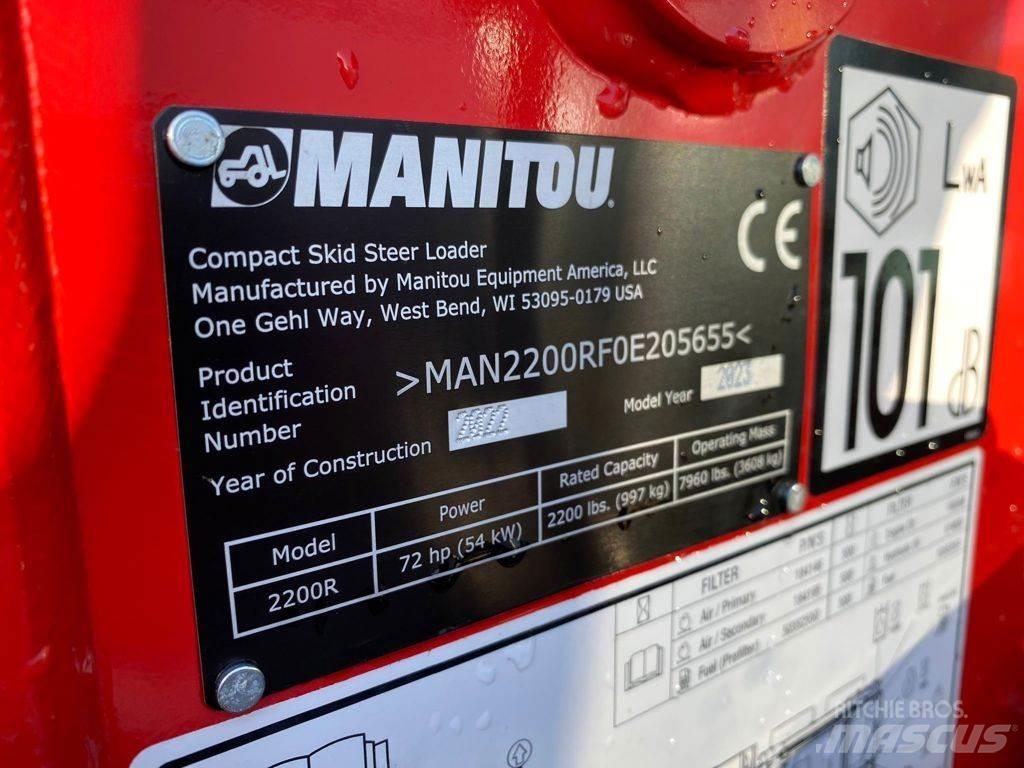 Manitou 2200R لوادر انزلاقية التوجيه