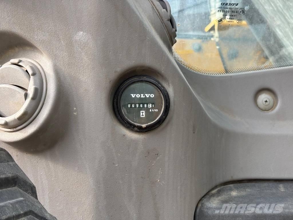 Volvo ECR 235 EL حفارات زحافة