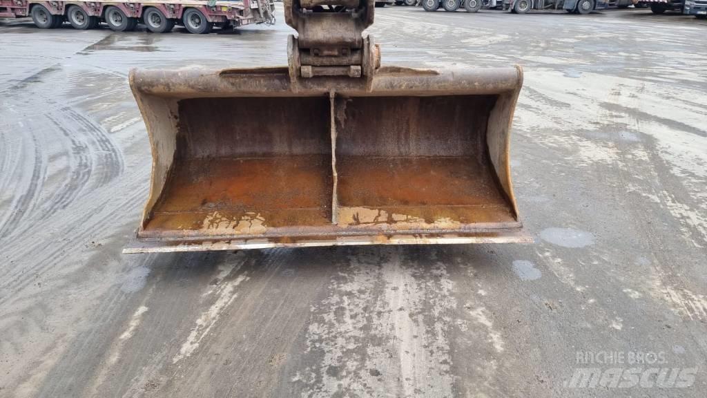 JCB 220 XL حفارات زحافة