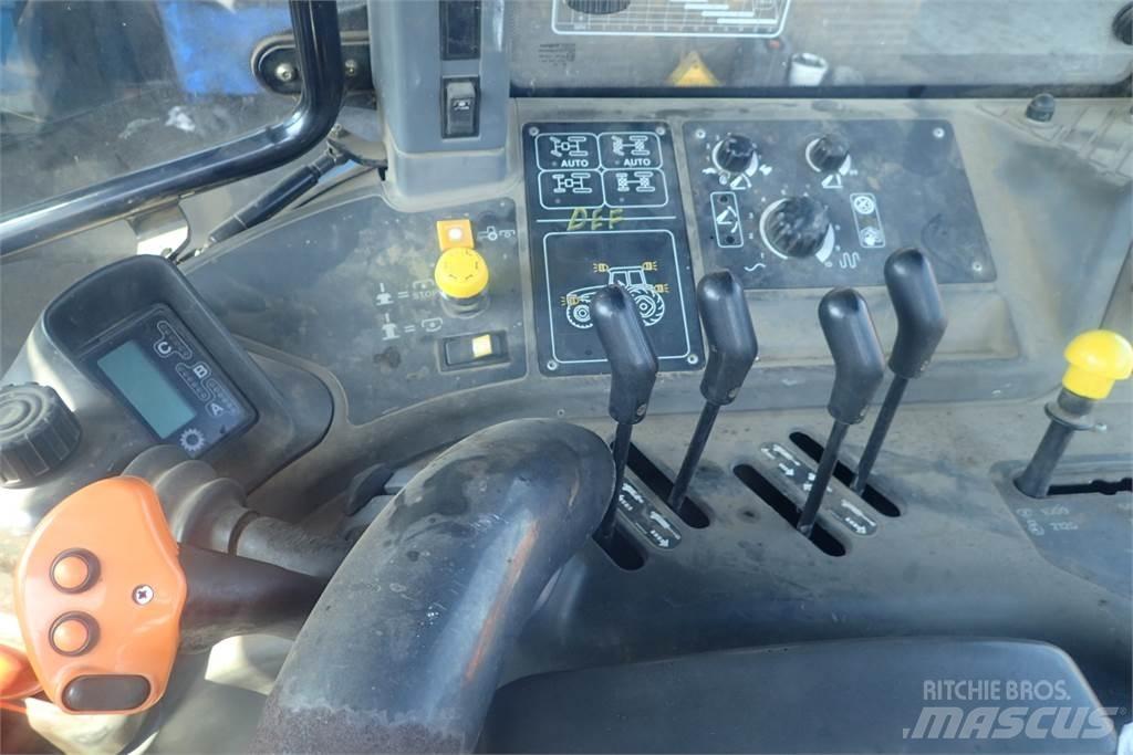 New Holland TM155 الجرارات