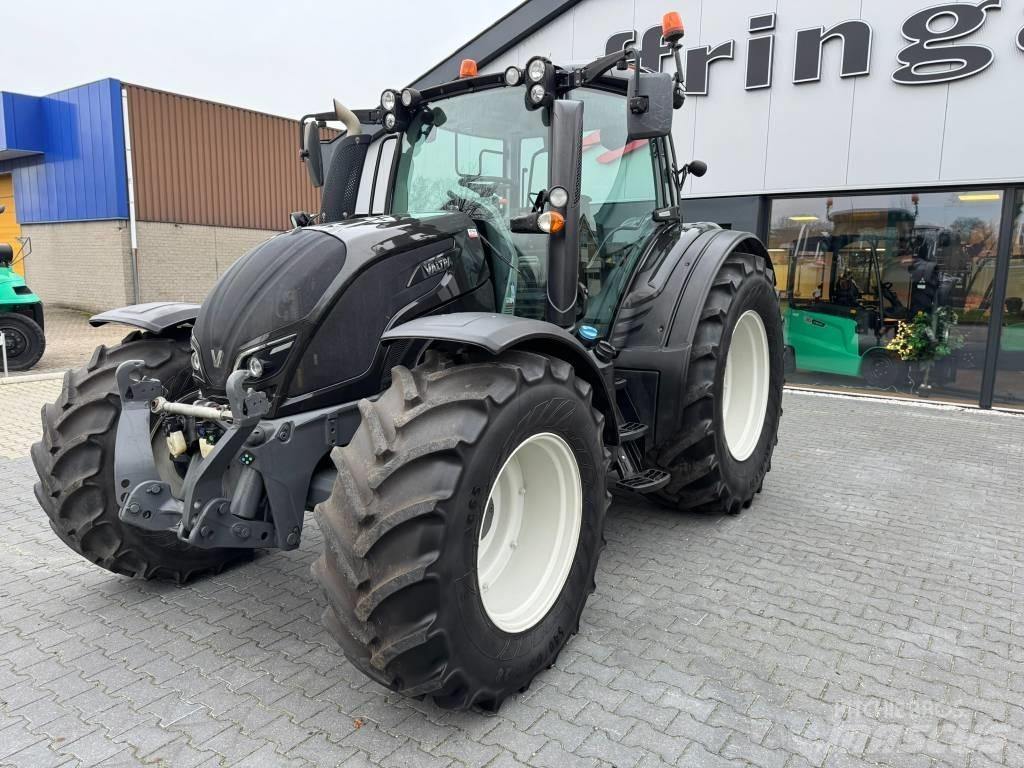 Valtra N174 D الجرارات