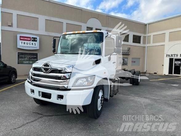 Hino L6 شاحنات بمقصورة وهيكل