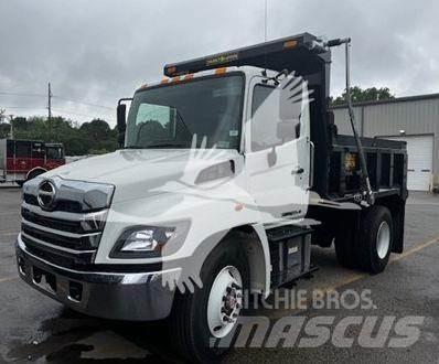 Hino L7 شاحنات قلابة