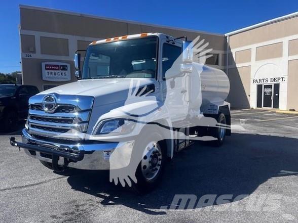 Hino L7 شاحنات ذات صهاريج