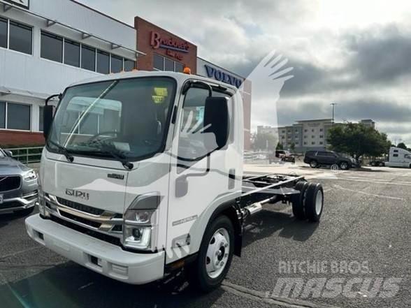 Isuzu NPR HD شاحنات بمقصورة وهيكل