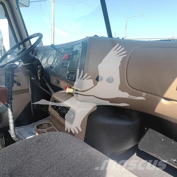 Mack CL733 وحدات الجر