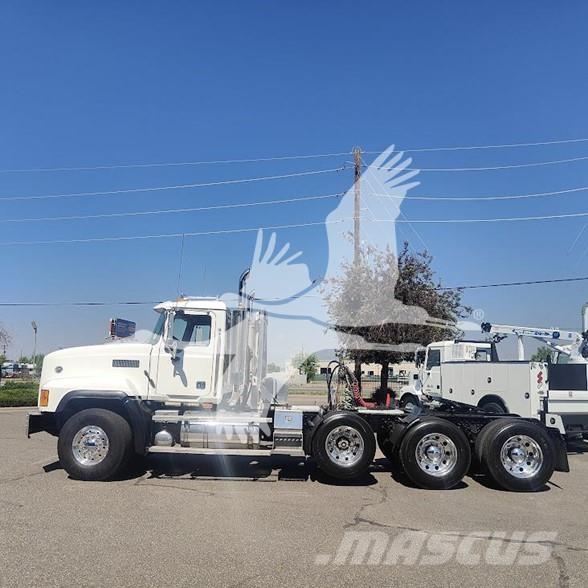 Mack CL733 وحدات الجر
