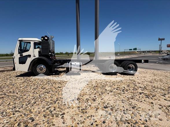 Mack LR64R شاحنات بمقصورة وهيكل