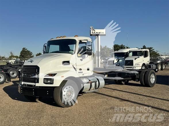 Mack MD6 شاحنات بمقصورة وهيكل